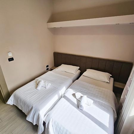 Sunflower Twin Room Tiranë Luaran gambar