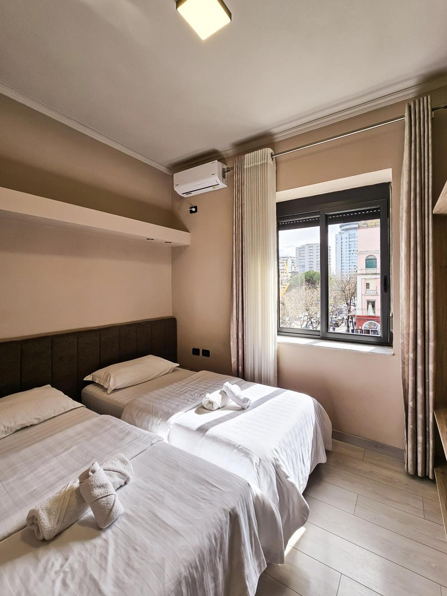Sunflower Twin Room Tiranë Luaran gambar