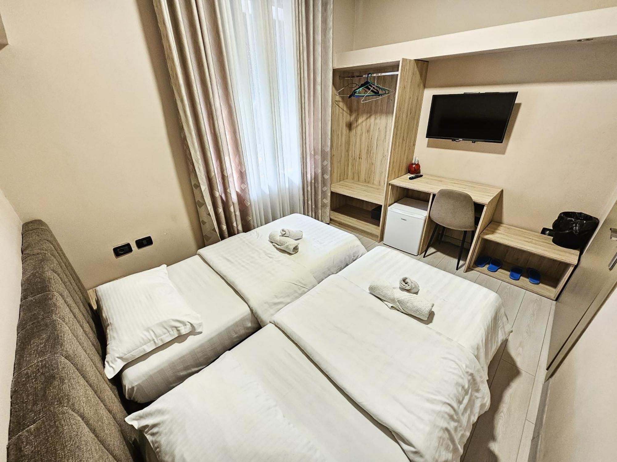 Sunflower Twin Room Tiranë Luaran gambar